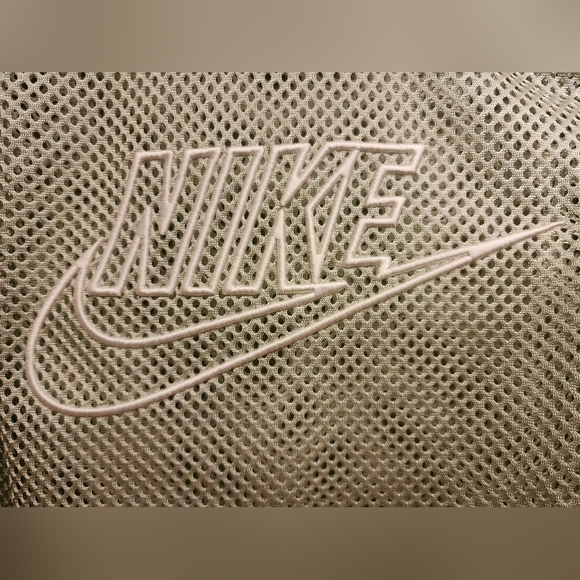 Nike Green and White Mesh Net Cropped Crop Top Shirt Jersey Size Medium - Picture 9 of 14